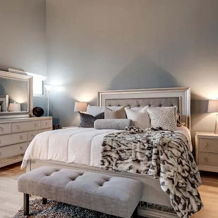 Lux Living In 6th Floor Located In East Minutes To Downtown Holiday home