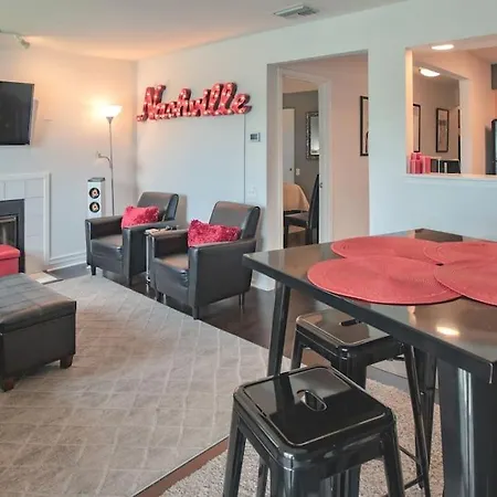 New Listing! Gorgeous Downtown Walk To On The River #3 4* Nashville