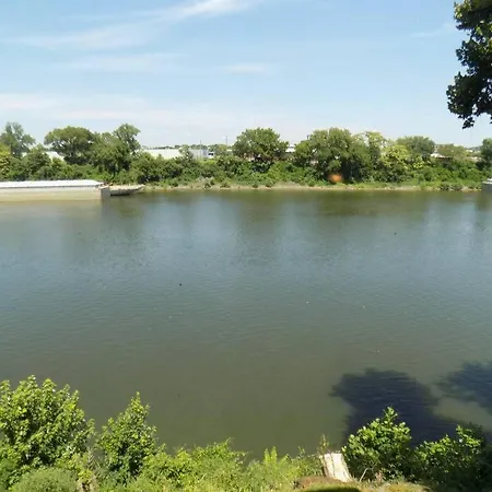 New Listing! Gorgeous Downtown Walk To On The River #3 Aparthotel 4*