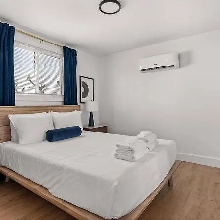 Kensington 2102-08 Holiday home *