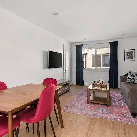 Kensington 2102-12 Holiday home