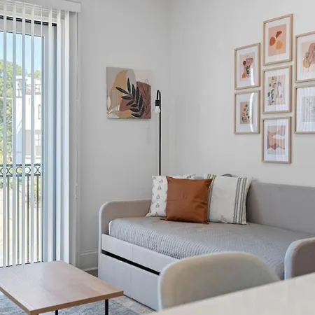 Apartment Stunning Spacious Near Restaurants & Coffee