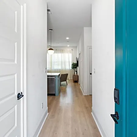 Apartment Luxury Design Condo, Close To Downtown Broadway & Coffee *