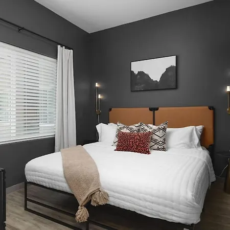 Chic East Nash - Walk To Restaurants Bars And Music Apartment *