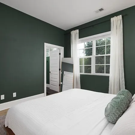 Trendy East Near Coffee Shops & Downtown Nashville