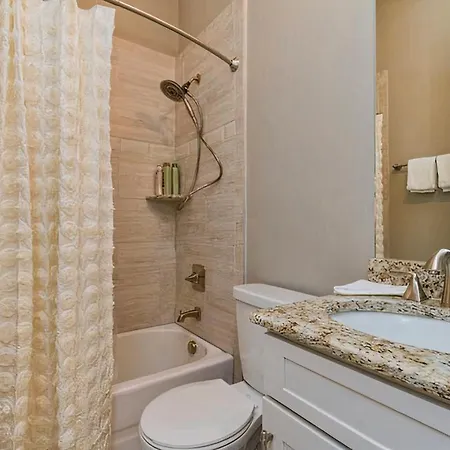 The Painted Muse I Stylish 3br With Rooftop Hot Tub In East Holiday home *