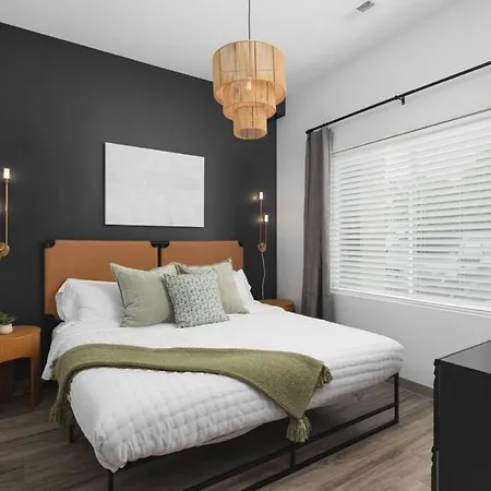 Modern Comfort Only 2 Mile To Downtown Broadway