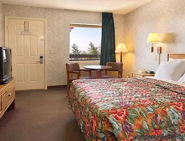 Days By Wyndham N Opryland/grand Ole Opry 2* Nashville