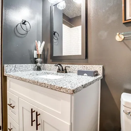 Modern ~ 5 Mi To Downtown! Apartment Nashville