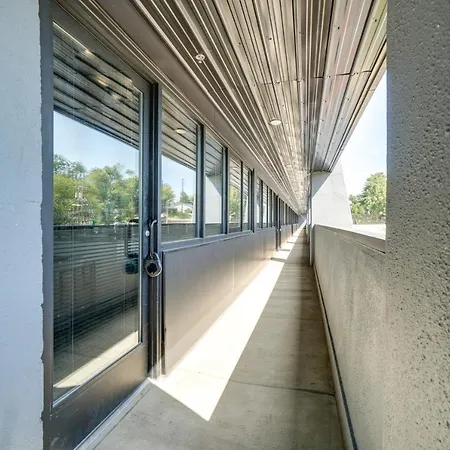 Modern ~ 5 Mi To Downtown! *