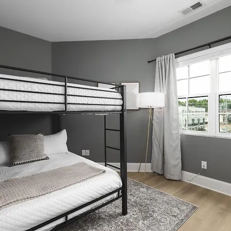 Near Downtown Broadway & Stadium - Free Parking Nashville