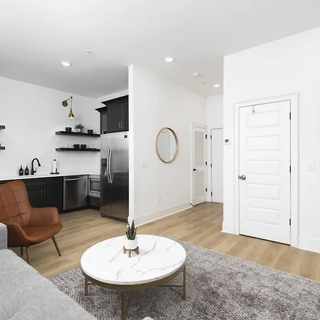 Near Downtown Broadway & Stadium - Free Parking Nashville