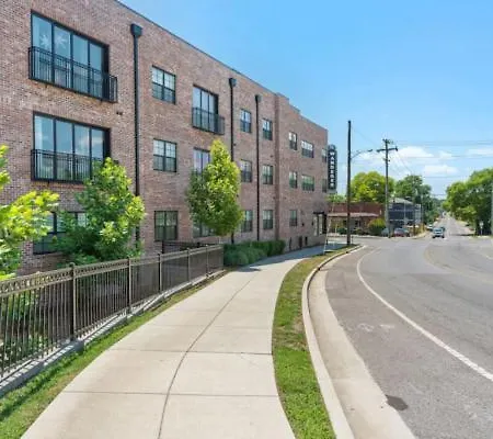 Apartment Near Downtown Broadway & Stadium - Free Parking