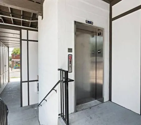 Apartment Near Downtown Broadway & Stadium - Free Parking