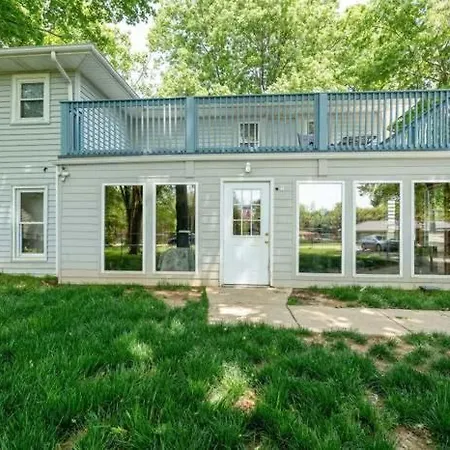 25 Min From Downtown Apartment *