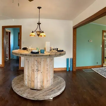 25 Min From Downtown