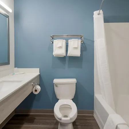 Hotel Woodspring Hermitage - Airport 3*
