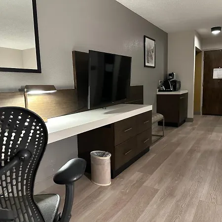 Crowne Plaza Airport By Ihg