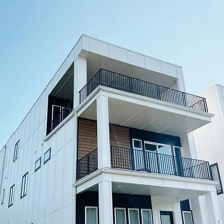 Downtown & Skyline Views Villa