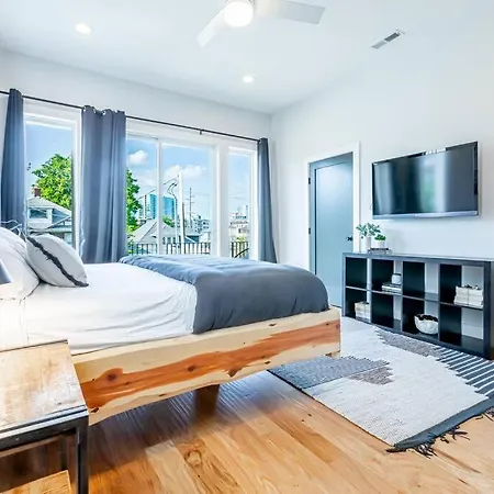 Downtown & Skyline Views Villa