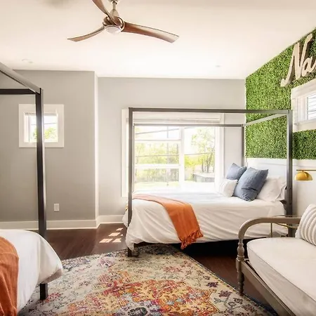 Holiday home Nash City: Modern Home; Rooftop Hangout; 9min→dt