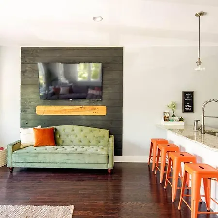 Nash City: Modern Home; Rooftop Hangout; 9min→dt Holiday home *