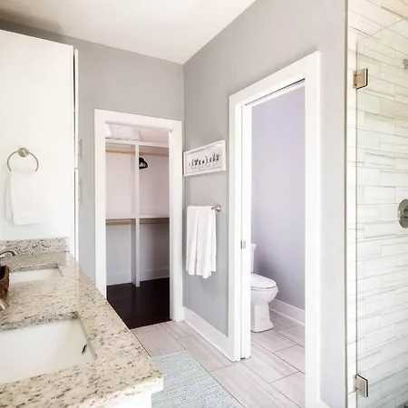 Nash City: Modern Home; Rooftop Hangout; 9min→dt