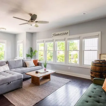 Nash City: Modern Home; Rooftop Hangout; 9min→dt * Nashville