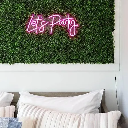 Nash City: Modern Home; Rooftop Hangout; 9min→dt Nashville