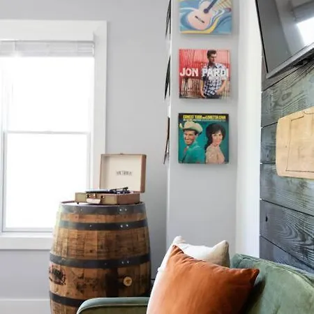 Holiday home Nash City: Modern Home; Rooftop Hangout; 9min→dt