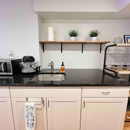 Peaceful 1 Bed 1 Bath With Free Parking & Pets Allowed * Nashville