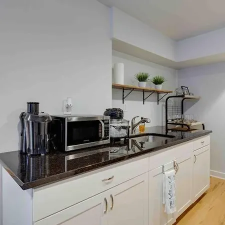 Peaceful 1 Bed 1 Bath With Free Parking & Pets Allowed Nashville