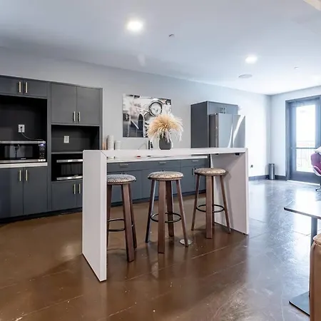 Stylish Near Downtown Wfh Friendly Nashville