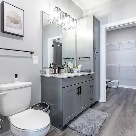 Stylish Near Downtown Wfh Friendly Nashville