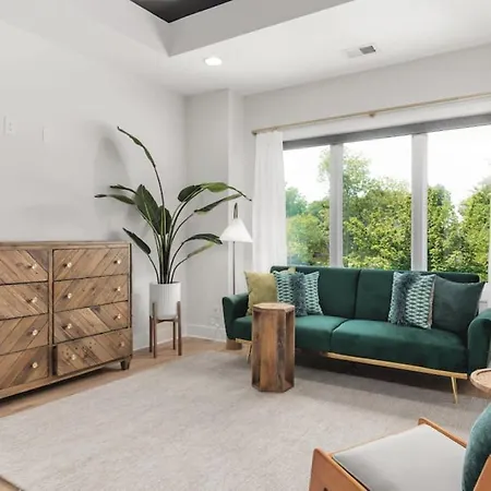 Holiday home Huge Rooftop Patio At Stunning Spacious House