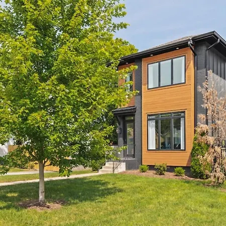 Huge Rooftop Patio At Stunning Spacious House Nashville