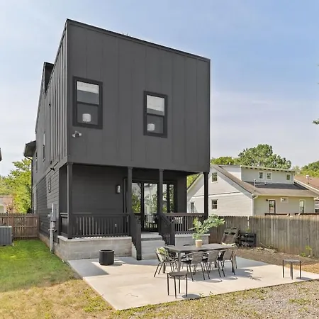 Holiday home Huge Rooftop Patio At Stunning Spacious House *
