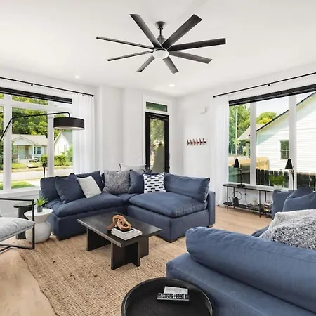 Huge Rooftop Patio At Stunning Spacious House Nashville