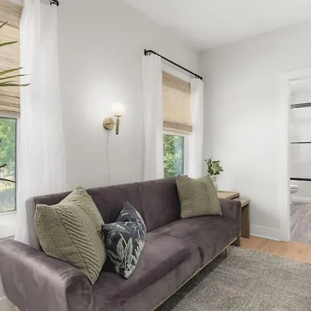 Holiday home Huge Rooftop Patio At Stunning Spacious House