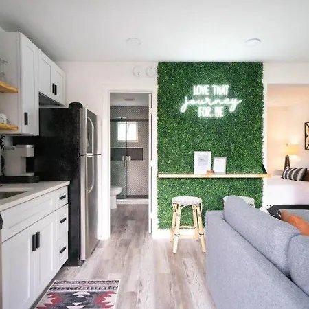 Holiday home Cozy Bohemian With Pool Mins To Downtown