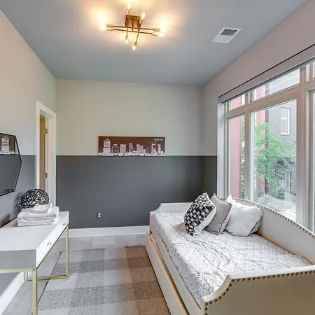 Holiday home Townhome W/ Rooftop Balcony & Game Room!