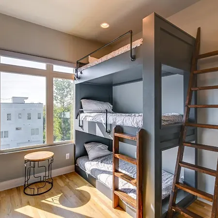 Holiday home Townhome W/ Rooftop Balcony & Game Room!