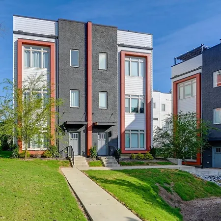 Townhome W/ Rooftop Balcony & Game Room! * Nashville