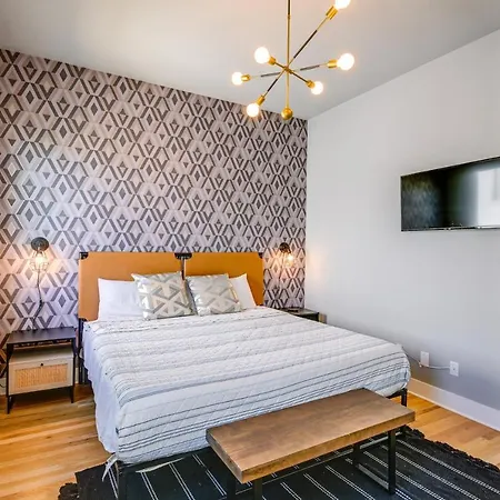 Townhome W/ Rooftop Balcony & Game Room! *