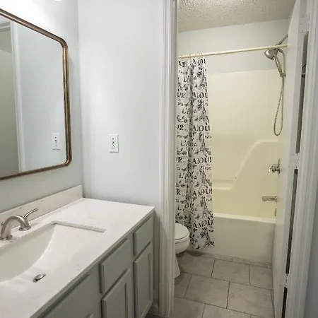 Elegant 3 Bedroom With Free Parking And Balcony Nashville