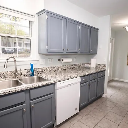 Apartment Elegant 3 Bedroom With Free Parking And Balcony Nashville
