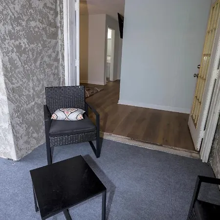 Elegant 3 Bedroom With Free Parking And Balcony Nashville