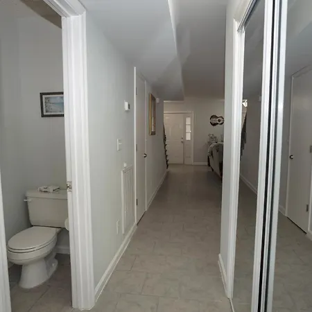 Elegant 3 Bedroom With Free Parking And Balcony Apartment *