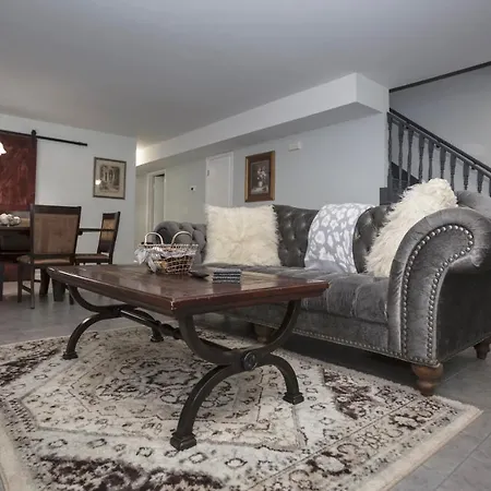 Apartment Elegant 3 Bedroom With Free Parking And Balcony