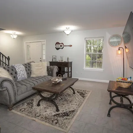 Elegant 3 Bedroom With Free Parking And Balcony * Nashville